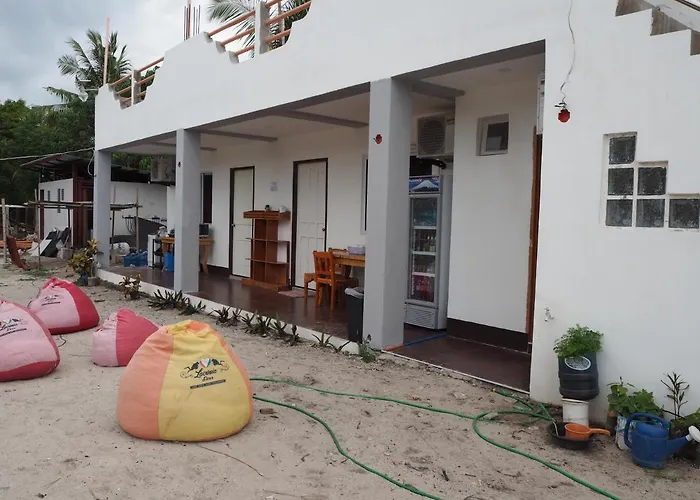 Lovely Diver Den Malapascua
